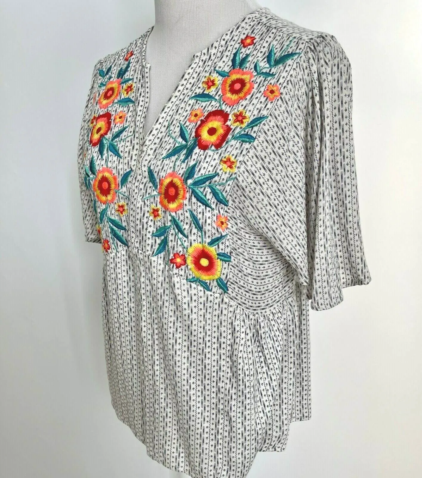 Floral Embroidery Blouse
