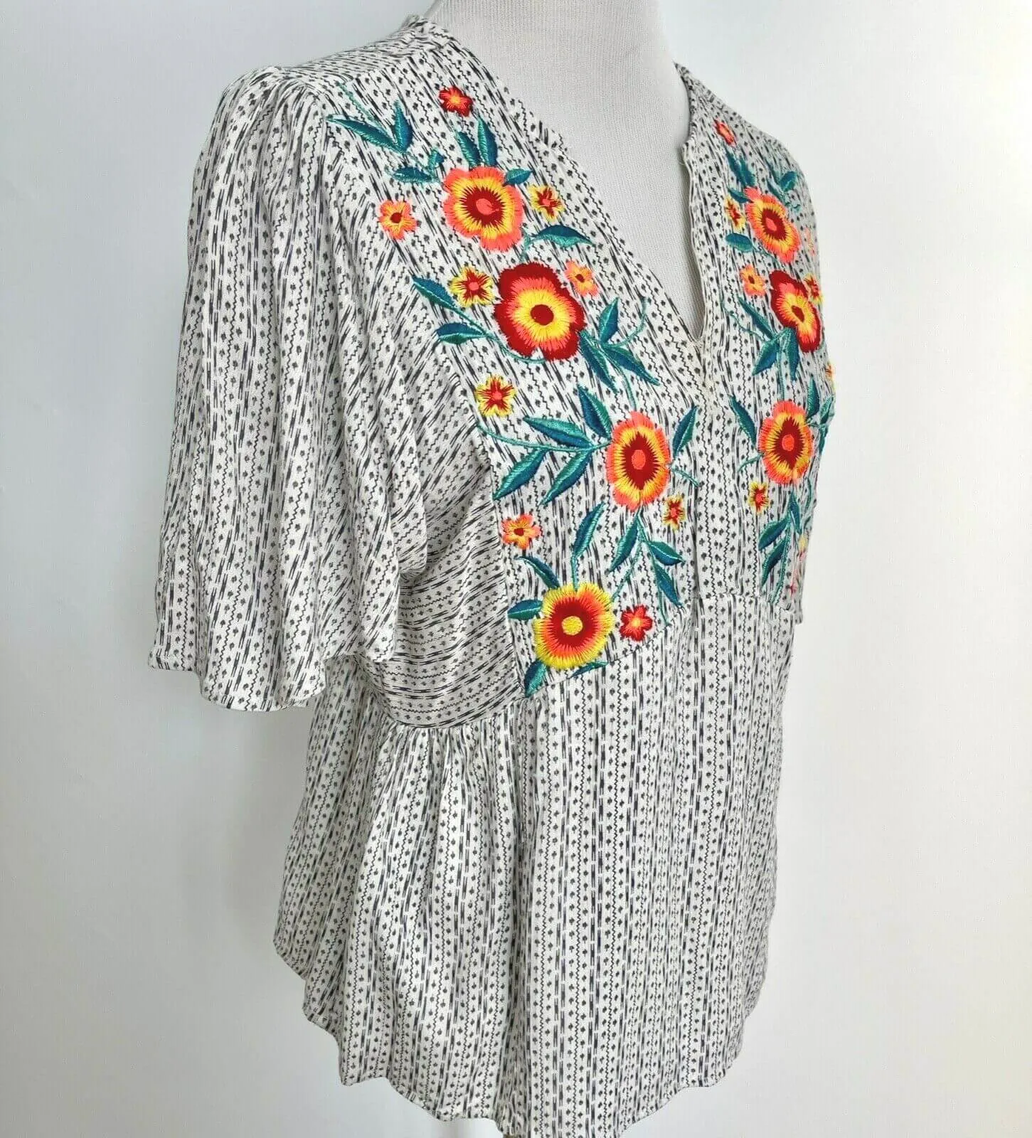 Floral Embroidery Blouse